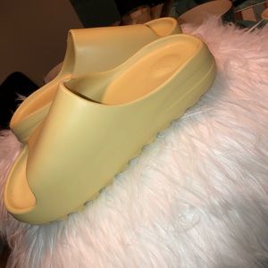 yeezy slides